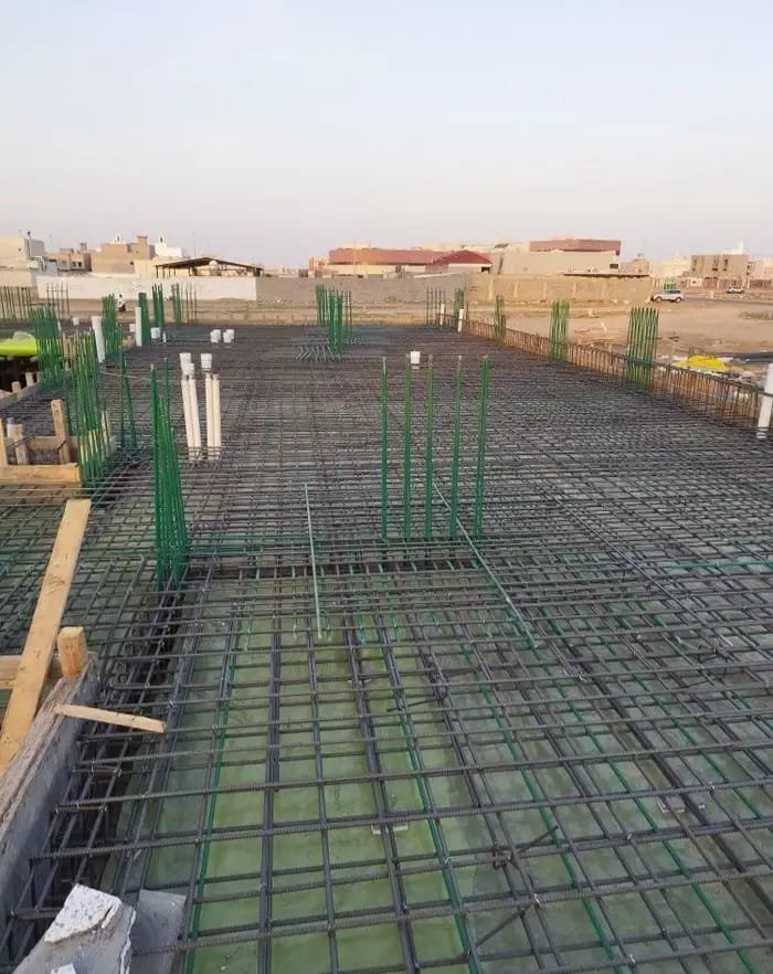 نحن مقاول جدة متخصص في المقاولات العامة نقدم حلول بناء متكاملة تشمل أعمال العظم، تشطيب الفلل والمباني السكنية والتجارية، الترميم والصيانة، عزل الأسطح والخزانات، إضافة إلى أعمال السباكة والكهرباء وفق أعلى معايير الجودة. نلتزم بالدقة في التنفيذ، وضبط التكاليف، وتسليم المشاريع في الوقت المحدد داخل جميع أحياء جدة.